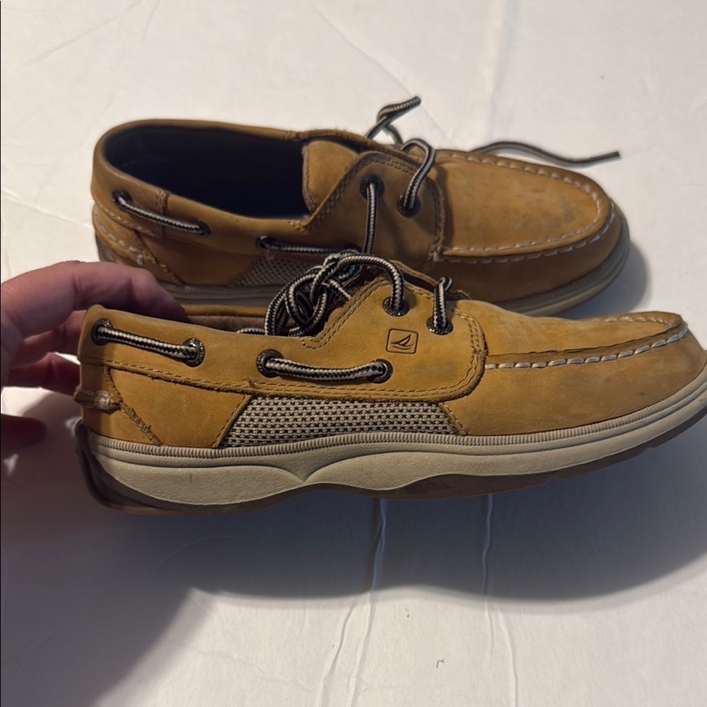 Sperry Tan Boat Shoes with Moccasin Toe and Leather Laces - Picture 2 of 6